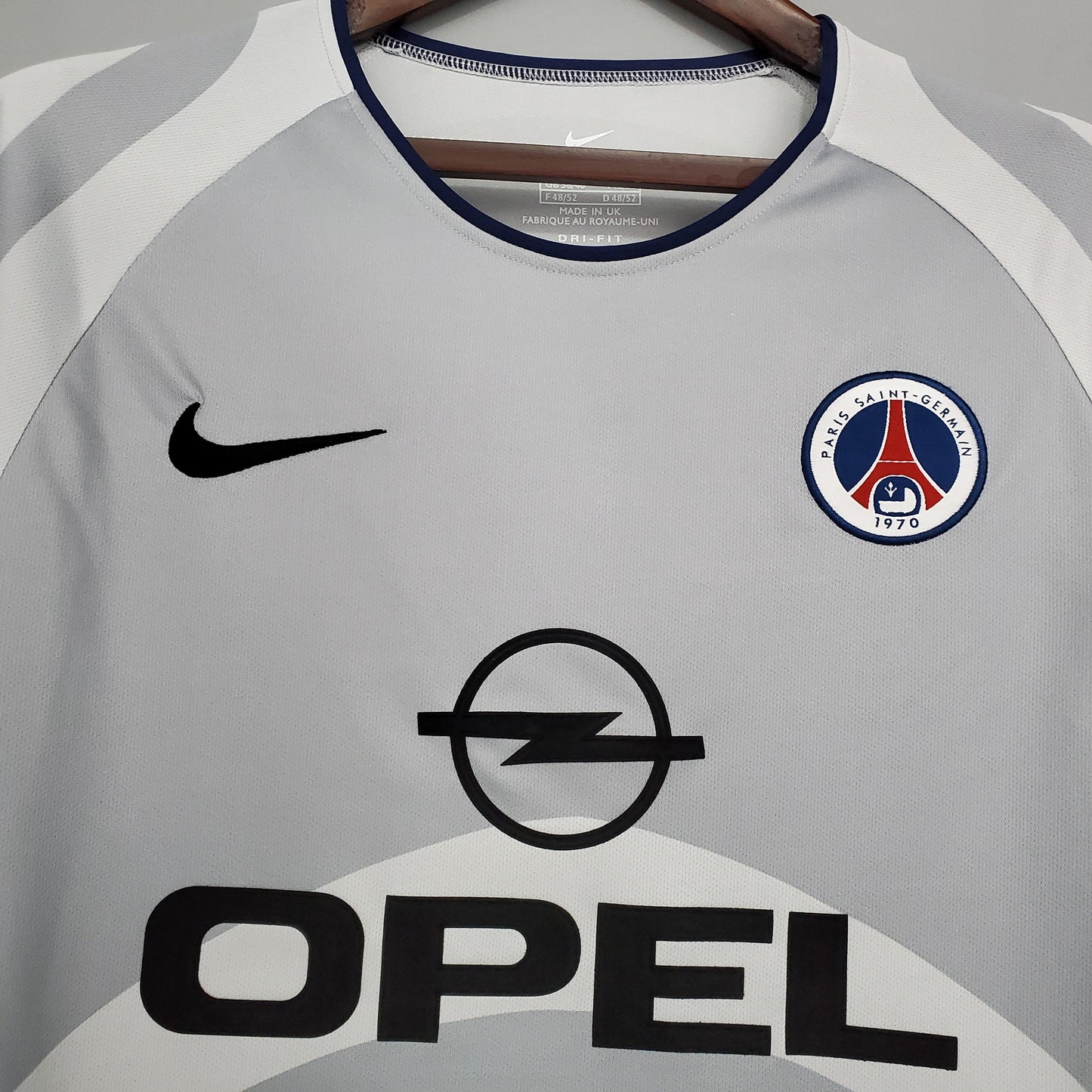 Pairs Saint Germain 2001-02 Away