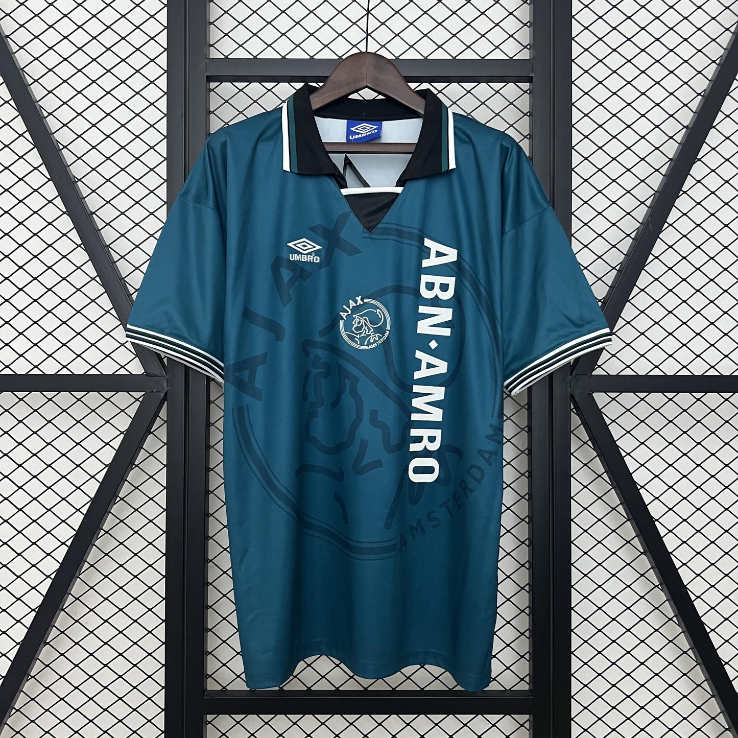 Ajax 1995-96 away