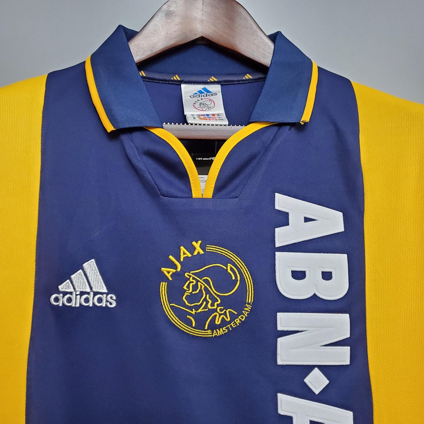 Ajax 2000-01 away