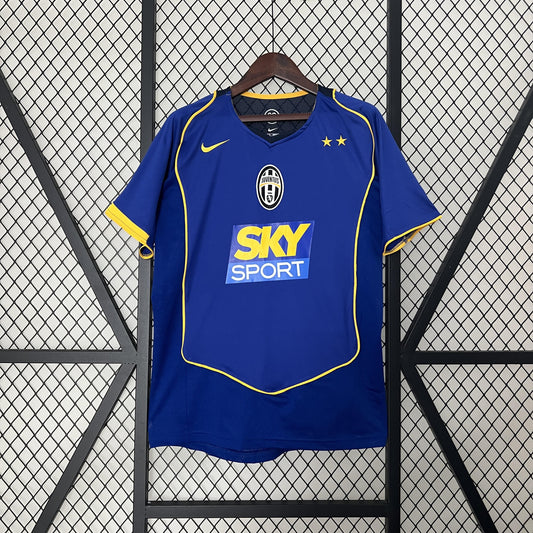 Juventus 2004-05 Away