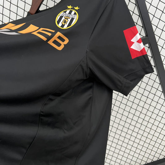 Juventus 2001-02 Away