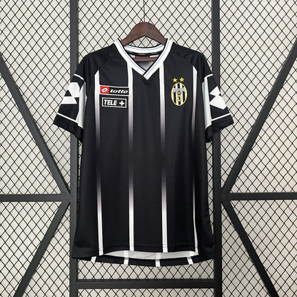 Juventus 2000-01 Away