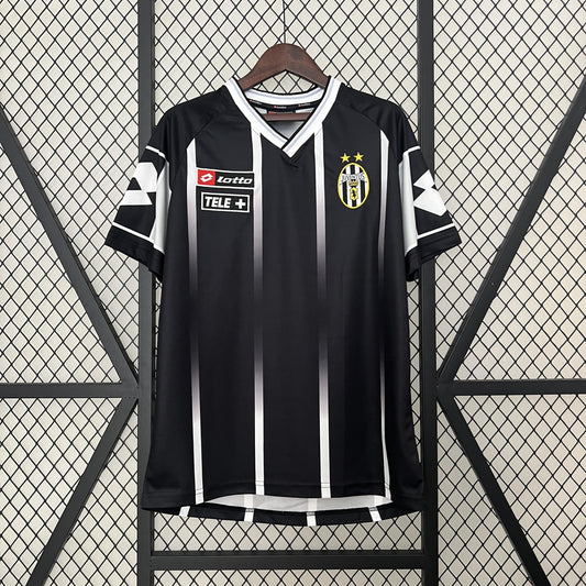 Juventus 2000-01 Away