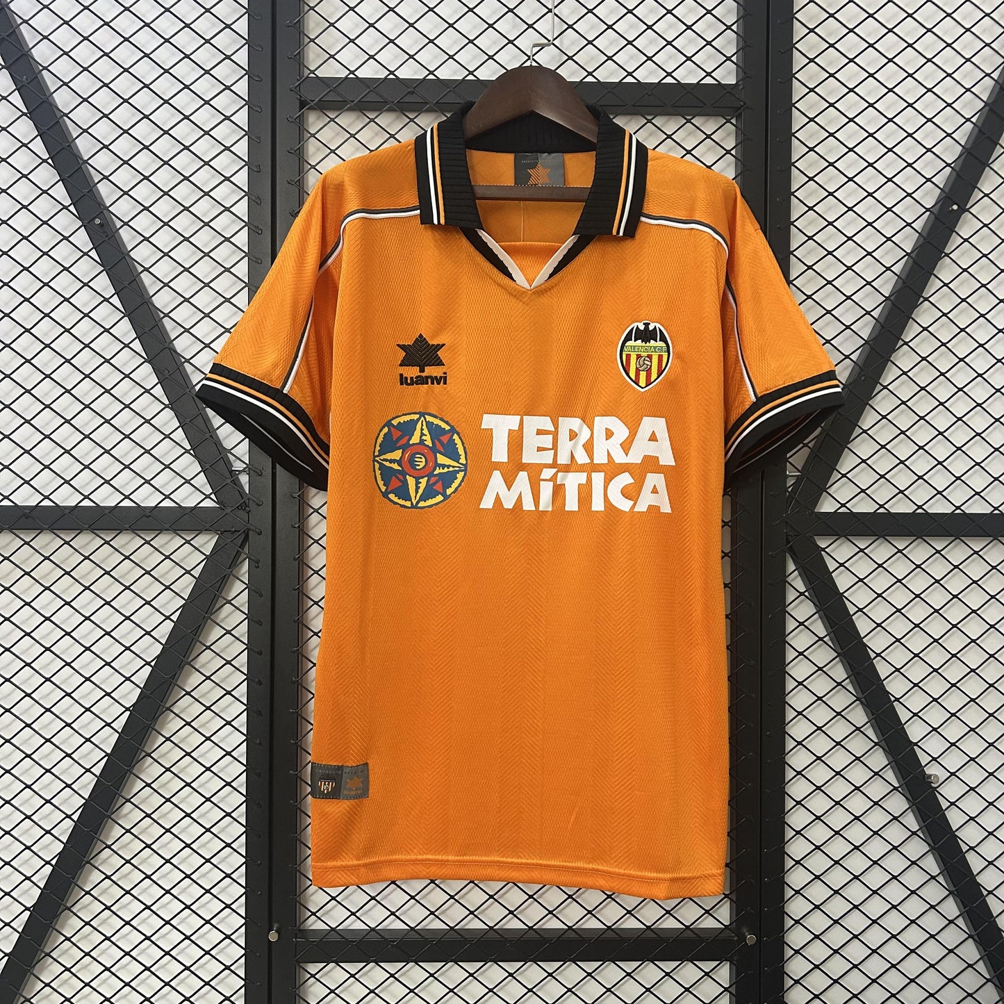 Valencia 1999-00 Away