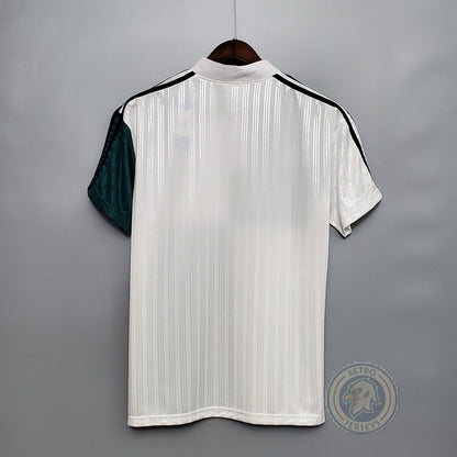 Liverpool 1995-96 Away
