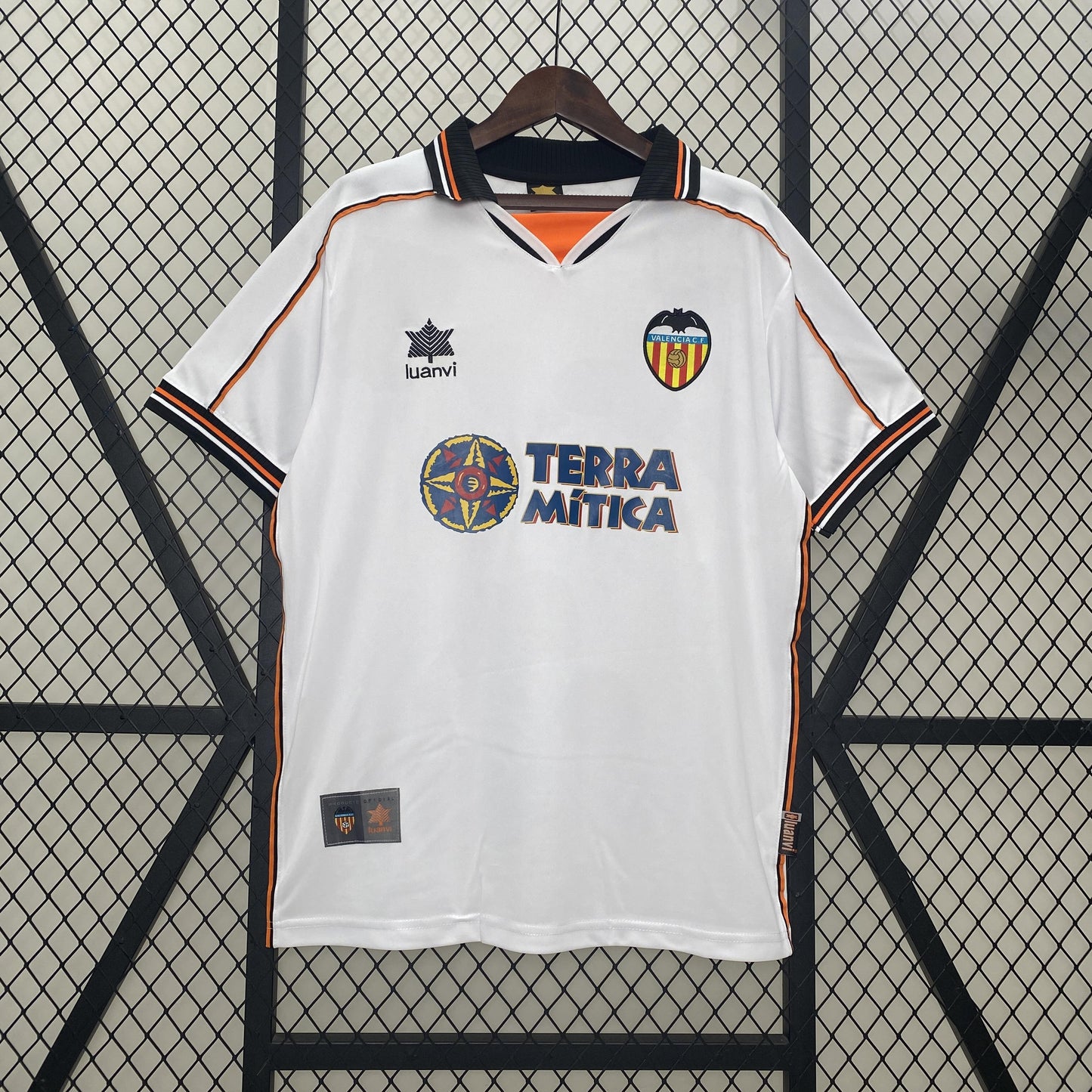 Valencia 1999-00 Home